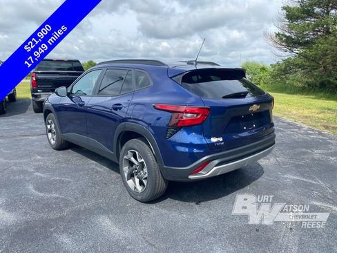 Used 2024 Chevrolet Trax LT w/ Driver Confidence Package FWD image 5