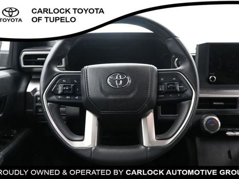 Used 2025 Toyota 4Runner SR5 AWD/4WD image 29