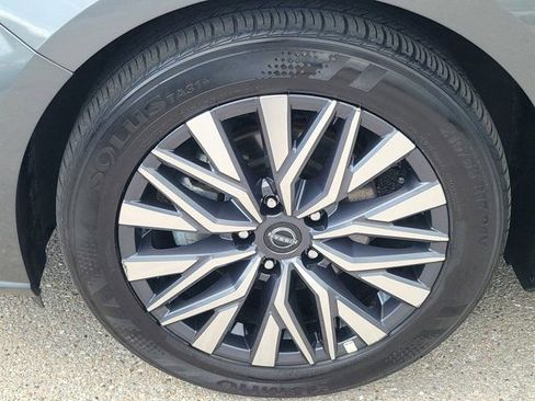 Certified 2025 Nissan Altima 2.5 SV FWD image 12