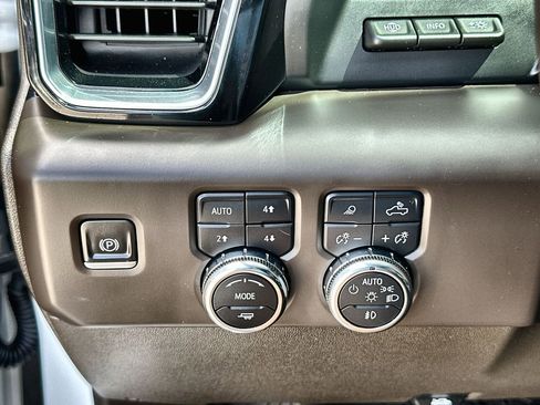 Certified 2024 GMC Sierra 2500 Denali w/ Denali Reserve Package AWD/4WD image 18