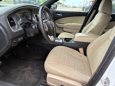 Used 2013 Dodge Charger SE RWD image 31