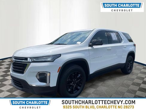 Used 2023 Chevrolet Traverse LS FWD image 1