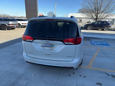 Used 2020 Chrysler Pacifica Limited w/ Tire & Wheel Group image 7