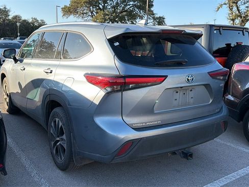 Used 2020 Toyota Highlander XLE image 4