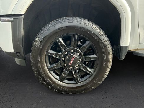 Used 2025 GMC Sierra 2500 AT4 w/ AT4 Premium Plus Package AWD/4WD image 13