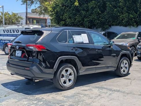 Used 2020 Toyota RAV4 XLE FWD image 3