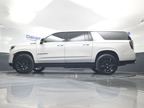 Used 2023 Chevrolet Suburban High Country w/ Premium Package 2 AWD/4WD image 45