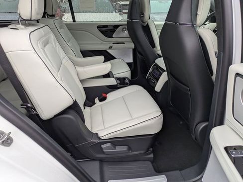 New 2026 Lincoln Aviator Black Label w/ Jet Appearance Package AWD/4WD image 12