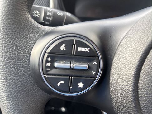 Used 2025 Kia Soul LX w/ LX Technology Package FWD image 5