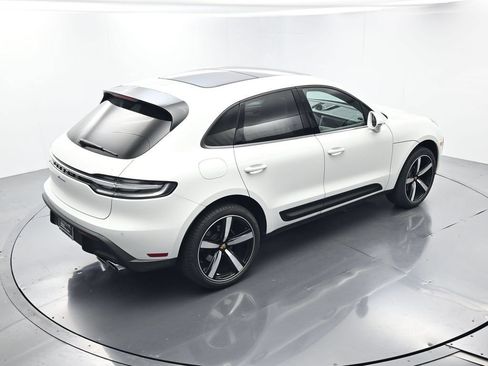 Certified 2025 Porsche Macan AWD/4WD image 40