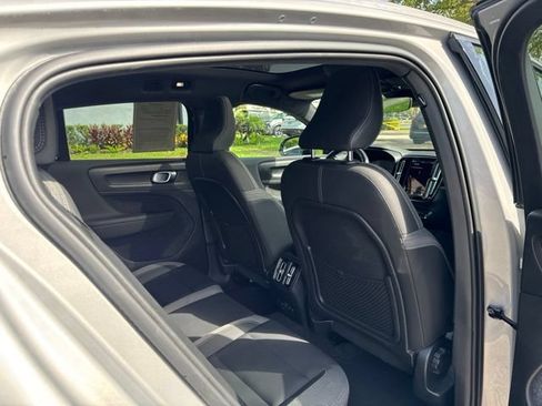 Used 2023 Volvo C40 Recharge Core w/ Climate Package AWD/4WD image 17