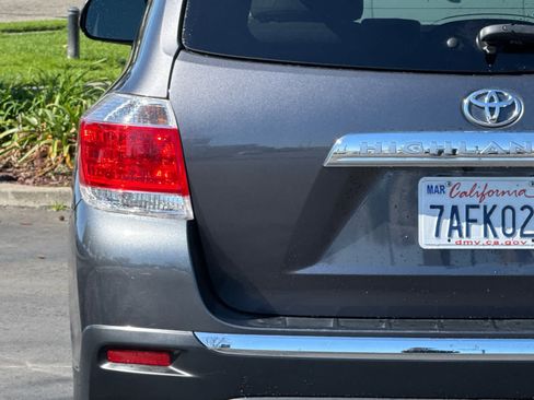 Used 2013 Toyota Highlander Limited image 17