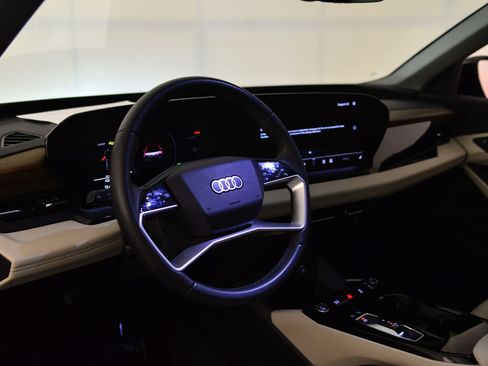 Used 2025 Audi Q6 e-tron Premium w/ Convenience Package image 3