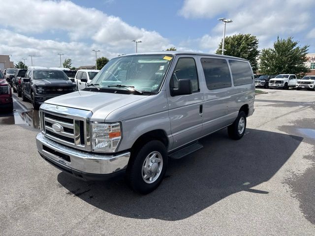 Used 2014 Ford E-350 and Econoline 350 XLT RWD image 3