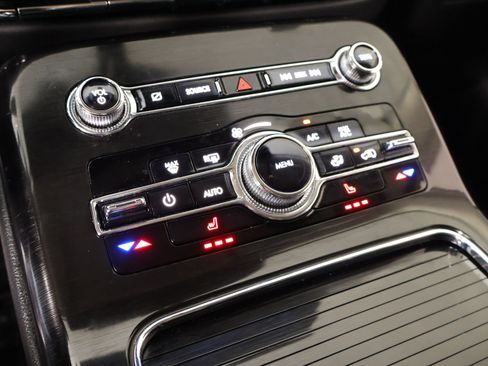 Used 2023 Lincoln Nautilus AWD w/ Premium Package image 8