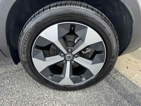 Used 2025 Volvo XC40 B5 Plus AWD/4WD image 34