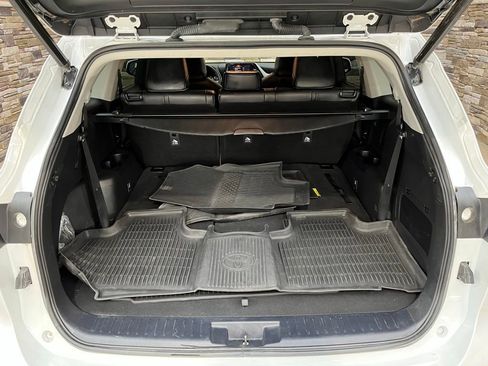 Used 2023 Toyota Highlander XLE AWD/4WD image 46