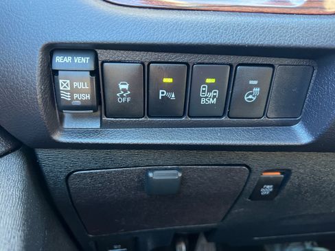 Used 2015 Toyota Sienna Limited image 25