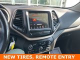 Used 2017 Jeep Cherokee Latitude image 2