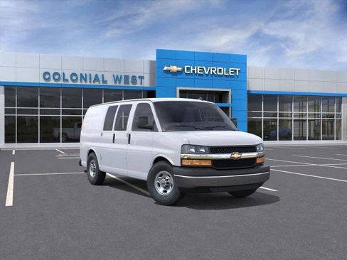 Used 2025 Chevrolet Express 2500 w/ Driver Convenience Package RWD image 3