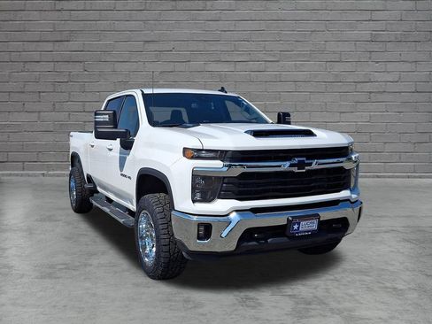 Used 2025 Chevrolet Silverado 2500 LT w/ Convenience Package AWD/4WD image 2