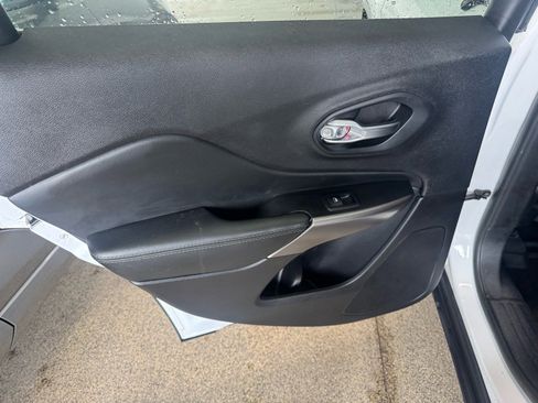 Used 2021 Jeep Cherokee Latitude Lux image 10