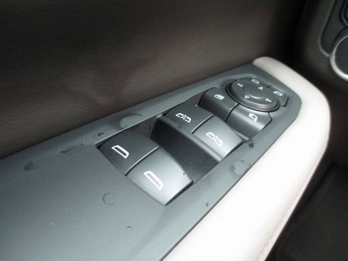 Used 2025 GMC Yukon Elevation w/ Elevation Premium Package image 30