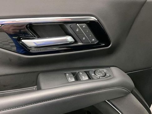 Used 2025 Chevrolet Suburban Z71 image 41