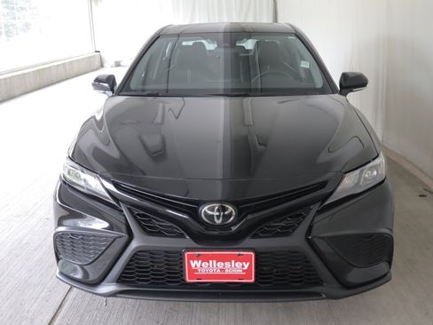 Used 2024 Toyota Camry SE FWD image 3