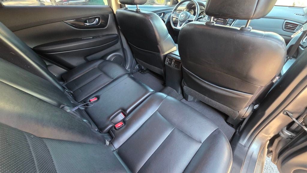 Used 2018 Nissan Rogue SL AWD/4WD image 38