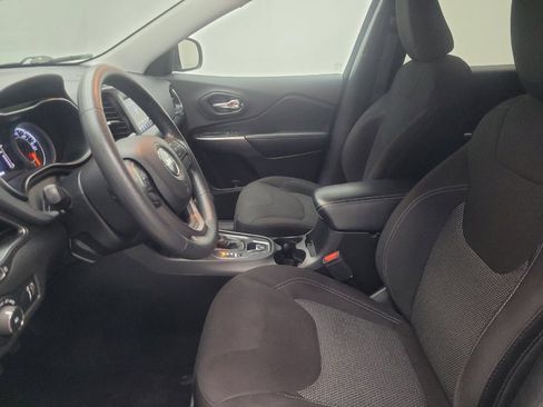 Used 2019 Jeep Cherokee Latitude w/ Popular Appearance Group AWD/4WD image 17
