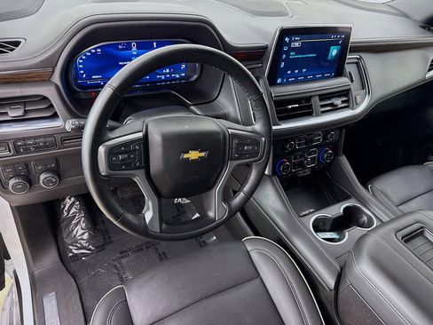 Used 2023 Chevrolet Suburban Premier image 9