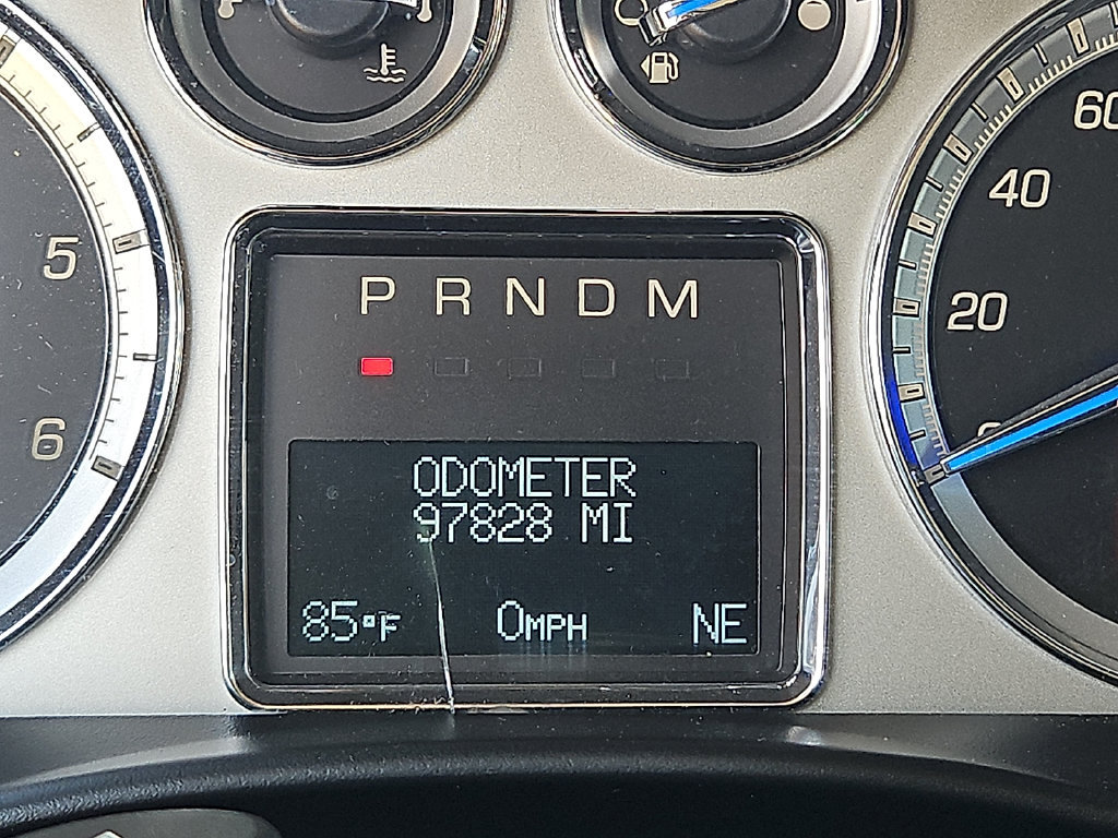 Used 2011 Cadillac Escalade Luxury RWD image 22