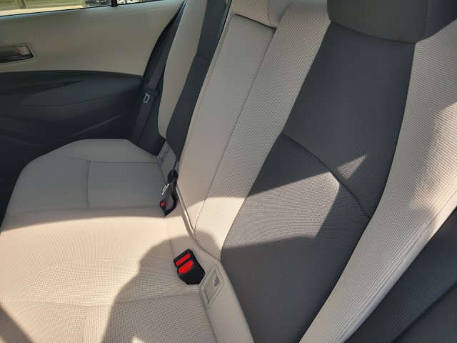 Used 2022 Toyota Corolla LE FWD image 15