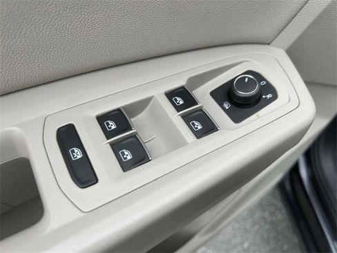 Used 2019 Volkswagen Atlas SE w/ Towing Package image 13