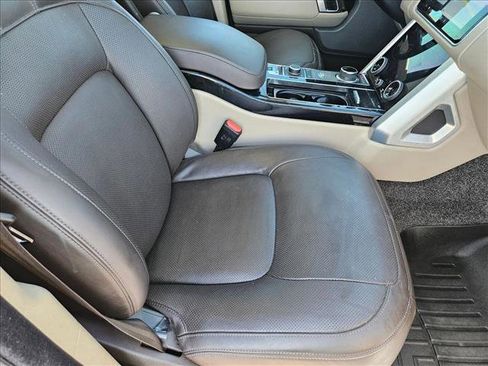 Used 2021 Land Rover Range Rover HSE image 22