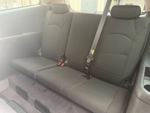 Used 2011 Chevrolet Traverse LT image 14