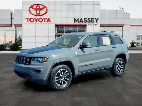 Used 2021 Jeep Grand Cherokee Trailhawk w/ Trailhawk Luxury Group AWD/4WD image 7