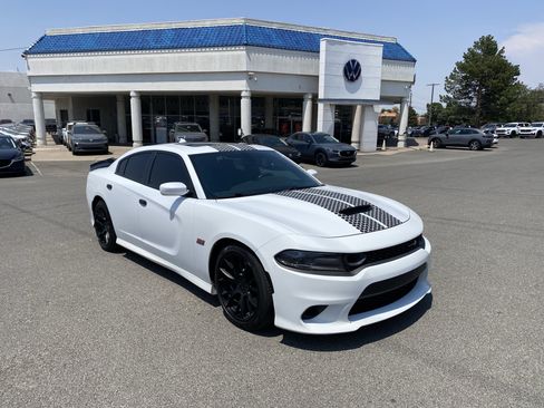 Used 2020 Dodge Charger Scat Pack RWD image 2