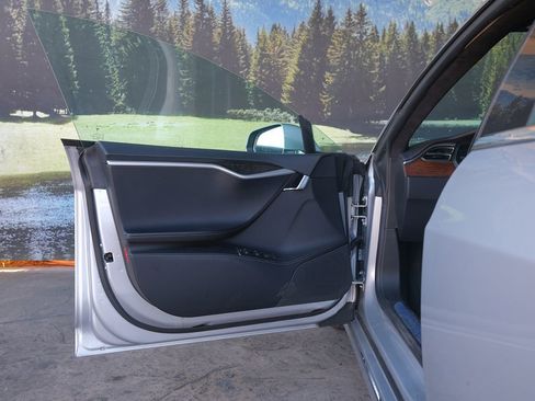 Used 2018 Tesla Model S 75D image 10
