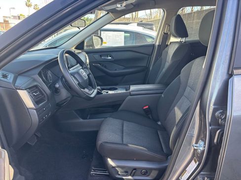 Used 2025 Nissan Rogue SV image 29