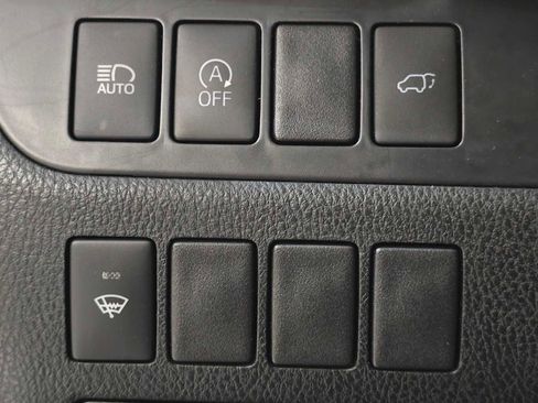 Used 2019 Toyota Highlander XLE AWD/4WD image 18