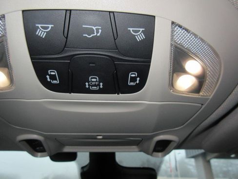 Used 2019 Chrysler Pacifica Touring-L Plus w/ Advanced Safetytec Group image 24