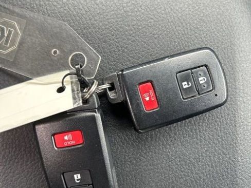 Used 2023 Toyota Tacoma SR5 AWD/4WD image 38