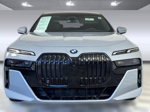 Used 2023 BMW 740i image 5