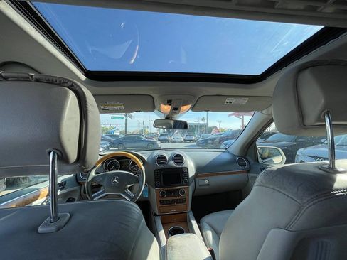 Used 2010 Mercedes-Benz GL 550 4MATIC image 2