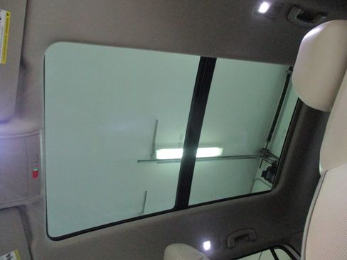 Used 2021 Volkswagen Atlas SEL Premium image 9