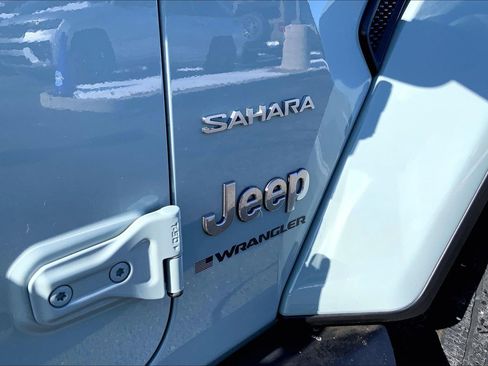 Certified 2024 Jeep Wrangler Sahara w/ Technology Group image 28