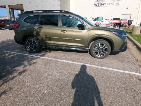 Used 2025 Subaru Ascent Limited AWD/4WD image 9