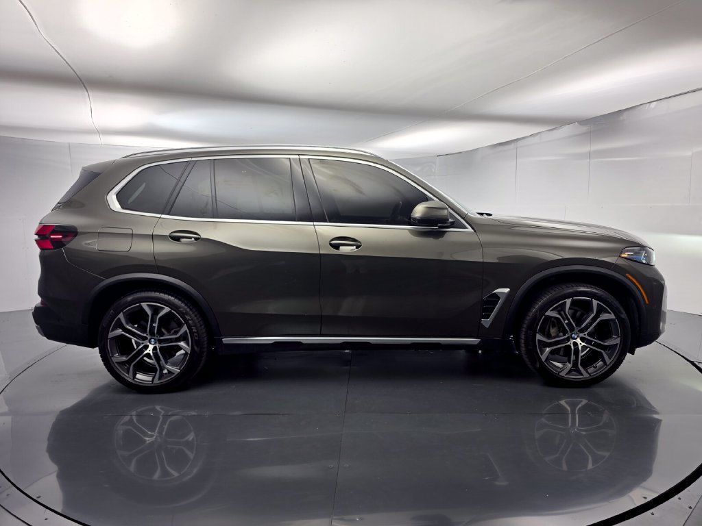Used 2024 BMW X5 sDrive40i w/ Premium Package RWD image 3